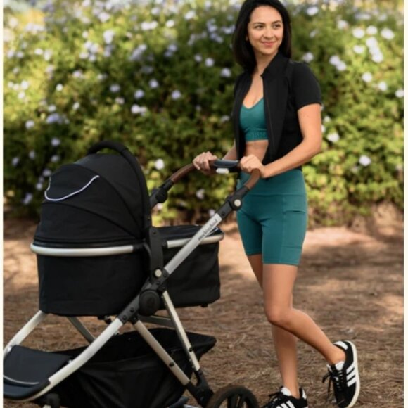 Kindred Bravely Presley Active Zip Front Nursing Top Size Medium in Black NWT - Picture 2 of 10